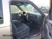 ✅ 2001 Chevrolet Blazer LT • VIN: 1GNDT13W212167763 • Lot: 41997079. Wystawiony na IAAI z przebiegiem 173 050 mil. Bezpłatny archiwum sprzedaży aukcyjnych z USA i szczegółowy raport historii pojazdu na DreamBid. Zdjęcie 5.