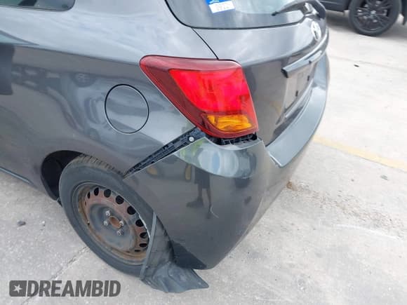 ✅ 2015 Toyota Yaris L • VIN: VNKJTUD32FA017299 • Лот: 41862473. Опубликован ранее на IAAI с пробегом 106 108 миль. Бесплатный доступ к архиву аукционных продаж из США и подробный отчёт об истории автомобиля на DreamBid. Изображение 6.