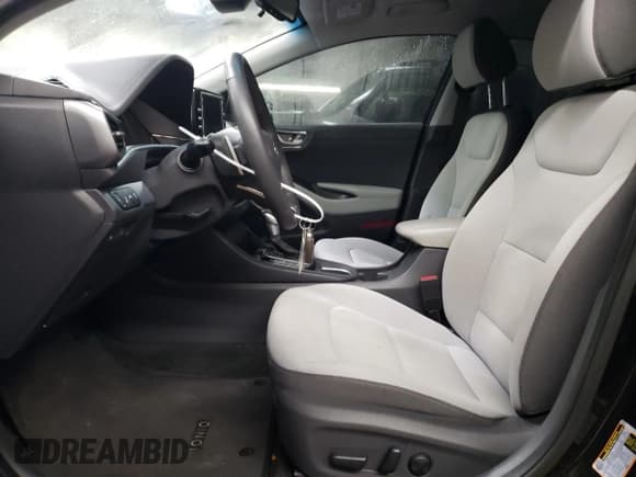 ✅ 2022 Hyundai Ioniq SE • VIN: KMHC75LC2NU281659 • Lot: 86119024. Wystawiony na Copart z przebiegiem 50 281 mil. Bezpłatny archiwum sprzedaży aukcyjnych z USA i szczegółowy raport historii pojazdu na DreamBid. Zdjęcie 7.