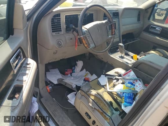 ✅ 2007 Lincoln Navigator • VIN: 5LMFU275X7LJ03715 • Lot: 70698985. Listed on Copart with Not provided. Free auction sales archive from the USA and detailed vehicle history report at DreamBid. Image 8.