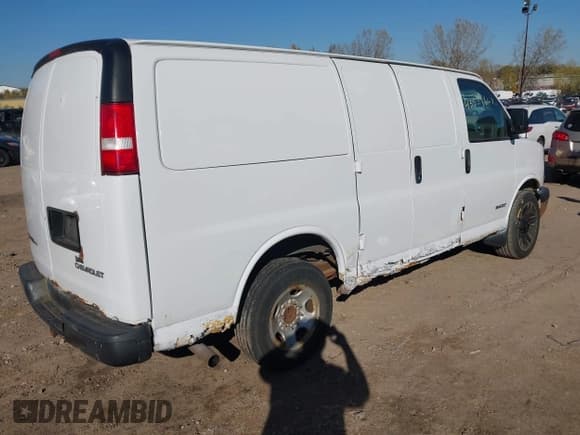 ✅ 2005 Chevrolet Express Cargo • VIN: 1GCHG35V751170247 • Lot: 43539662. Listed on IAAI with 259,133 mi. Free auction sales archive from the USA and detailed vehicle history report at DreamBid. Image 4.