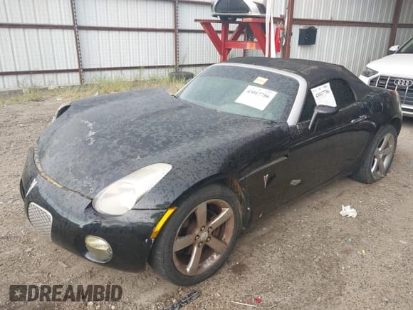 ✅ 2007 Pontiac Solstice • VIN: 1G2MB35B57Y117807 • Lot: 43017786. Wystawiony na IAAI z przebiegiem 141 808 mil. Bezpłatny archiwum sprzedaży aukcyjnych z USA i szczegółowy raport historii pojazdu na DreamBid. Zdjęcie 2.