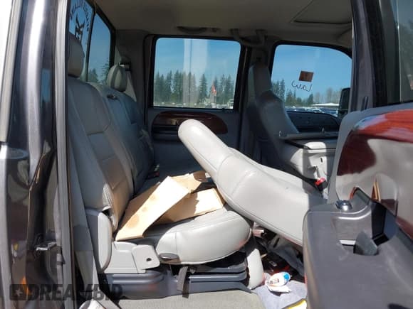 ✅ 2005 Ford F-250 XL • VIN: 1FTSW21P05EC31103 • Lot: 41966914. Listed on IAAI with 154,095 mi. Free auction sales archive from the USA and detailed vehicle history report at DreamBid. Image 8.