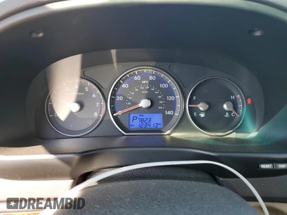 ✅ 2012 Hyundai Santa Fe Limited • VIN: 5XYZKDAG8CG111141 • Lot: 70641934. Listed on Copart with 123,413 mi. Free auction sales archive from the USA and detailed vehicle history report at DreamBid. Image 9.