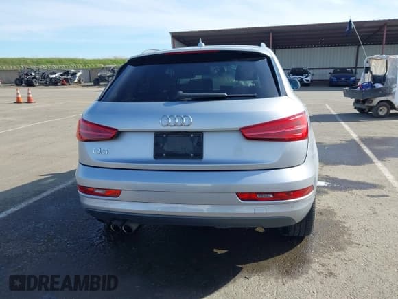 ✅ 2018 Audi Q3 Premium Plus • VIN: WA1HCCFS9JR004429 • Lot: 41681900. Listed on IAAI with 95,263 mi. Free auction sales archive from the USA and detailed vehicle history report at DreamBid. Image 16.
