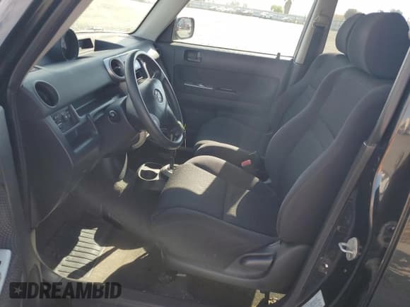 ✅ 2004 Scion xB • VIN: JTLKT324940142715 • Лот: 70875135. Опубликован ранее на Copart с пробегом 323 005 миль. Бесплатный доступ к архиву аукционных продаж из США и подробный отчёт об истории автомобиля на DreamBid. Изображение 7.