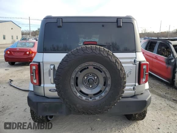 ✅ 2021 Ford Bronco • VIN: 1FMDE5CH3MLA63076 • Lot: 83651594. Wystawiony na Copart z przebiegiem 25 137 mil. Bezpłatny archiwum sprzedaży aukcyjnych z USA i szczegółowy raport historii pojazdu na DreamBid. Zdjęcie 6.