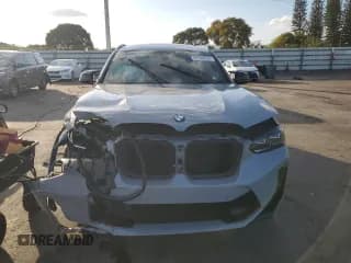 ✅ 2022 BMW X4 M • VIN: 5YM23EC00N9L35827 • Lot: 87932635. Wystawiony na Copart z przebiegiem Nie podano. Bezpłatny archiwum sprzedaży aukcyjnych z USA i szczegółowy raport historii pojazdu na DreamBid. Zdjęcie 5.