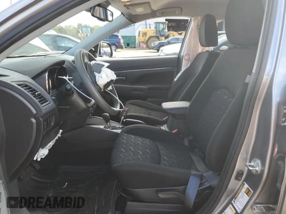 ✅ 2022 Mitsubishi Outlander ES • VIN: JA4APUAU8NU009581 • Лот: 85650305. Опубликован ранее на Copart с пробегом 11 827 миль. Бесплатный доступ к архиву аукционных продаж из США и подробный отчёт об истории автомобиля на DreamBid. Изображение 7.