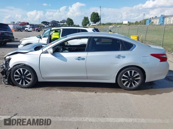 ✅ 2018 Nissan Altima S • VIN: 1N4AL3AP3JC122916 • Lot: 43114139. Listed on IAAI with Not provided. Free auction sales archive from the USA and detailed vehicle history report at DreamBid. Image 14.