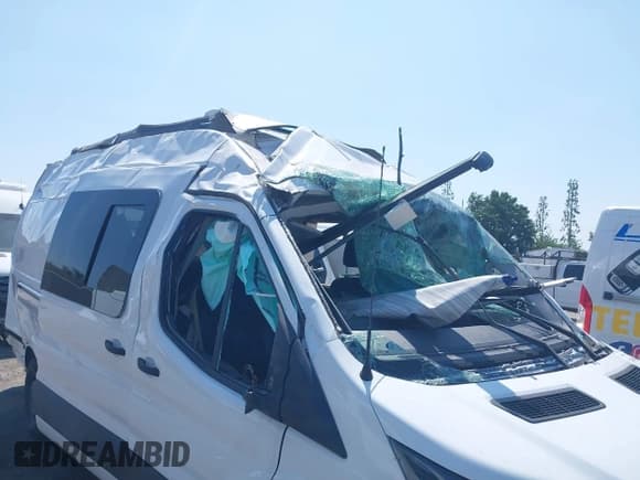 ✅ 2021 Ford Transit Cargo • VIN: 1FTBR3X87MKA58953 • Lot: 43199842. Wystawiony na IAAI z przebiegiem 44 360 mil. Bezpłatny archiwum sprzedaży aukcyjnych z USA i szczegółowy raport historii pojazdu na DreamBid. Zdjęcie 18.