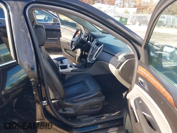 ✅ 2011 Cadillac SRX Luxury Collection • VIN: 3GYFNAEY6BS627209 • Lot: 43612103. Wystawiony na IAAI z przebiegiem 177 138 mil. Bezpłatny archiwum sprzedaży aukcyjnych z USA i szczegółowy raport historii pojazdu na DreamBid. Zdjęcie 5.