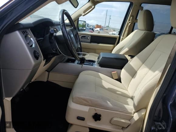 ✅ 2016 Ford Expedition XLT • VIN: 1FMJU1HT6GEF12707 • Lot: 54427835. Listed on Copart with 163,545 mi. Free auction sales archive from the USA and detailed vehicle history report at DreamBid. Image 7.