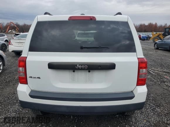 ✅ 2017 Jeep Patriot Sport • VIN: 1C4NJRBB8HD163764 • Лот: 91816865. Опубликован ранее на Copart с пробегом 143 831 миль. Бесплатный доступ к архиву аукционных продаж из США и подробный отчёт об истории автомобиля на DreamBid. Изображение 6.