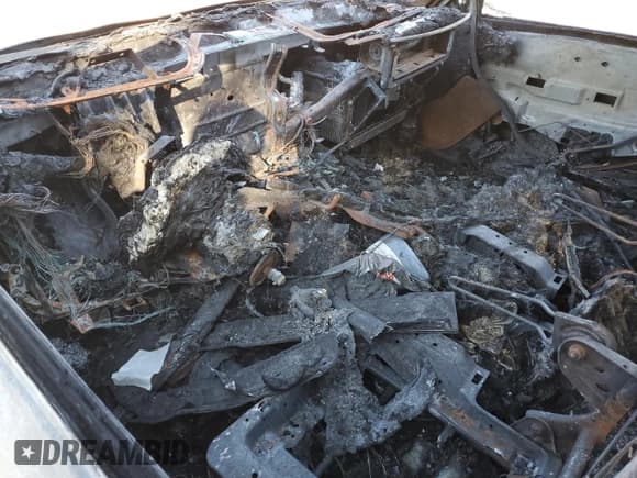 ✅ 2000 Chevrolet Suburban LS • VIN: 3GNFK16T6YG165335 • Лот: 76982084. Опубликован ранее на Copart с пробегом Не указан. Бесплатный доступ к архиву аукционных продаж из США и подробный отчёт об истории автомобиля на DreamBid. Изображение 8.