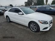 ✅ 2017 Mercedes-Benz C 300 • VIN: WDDWF4KB5HR304016 • Lot: 47482675. Wystawiony na Copart z przebiegiem 76 560 mil. Bezpłatny archiwum sprzedaży aukcyjnych z USA i szczegółowy raport historii pojazdu na DreamBid. Zdjęcie 4.