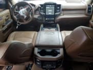 ✅ 2022 Ram 2500 Longhorn • VIN: 3C6UR5GL3NG186096 • Lot: 79273264. Wystawiony na Copart z przebiegiem 35 144 mil. Bezpłatny archiwum sprzedaży aukcyjnych z USA i szczegółowy raport historii pojazdu na DreamBid. Zdjęcie 8.