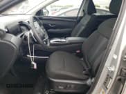 ✅ 2022 Hyundai Tucson SEL Convenience • VIN: KM8JFCA19NU072015 • Lot: 60023533. Wystawiony na Copart z przebiegiem 7 305 mil. Bezpłatny archiwum sprzedaży aukcyjnych z USA i szczegółowy raport historii pojazdu na DreamBid. Zdjęcie 7.