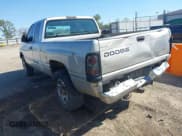 ✅ 2002 Dodge 2500 • VIN: 3B7KC23682M214357 • Lot: 43483582. Wystawiony na IAAI z przebiegiem 289 379 mil. Bezpłatny archiwum sprzedaży aukcyjnych z USA i szczegółowy raport historii pojazdu na DreamBid. Zdjęcie 3.