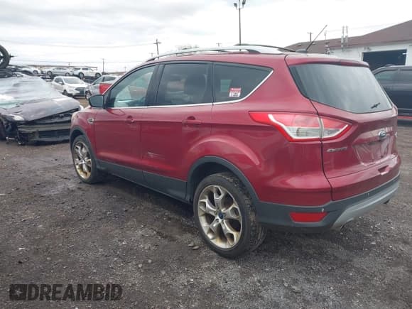 ✅ 2013 Ford Escape Titanium • VIN: 1FMCU9J98DUC21388 • Lot: 43633600. Wystawiony na IAAI z przebiegiem 185 764 mil. Bezpłatny archiwum sprzedaży aukcyjnych z USA i szczegółowy raport historii pojazdu na DreamBid. Zdjęcie 3.