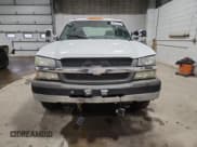 ✅ 2003 Chevrolet Silverado 2500HD LS • VIN: 1GCHK23U53F205984 • Lot: 93375735. Wystawiony na Copart z przebiegiem 170 525 mil. Bezpłatny archiwum sprzedaży aukcyjnych z USA i szczegółowy raport historii pojazdu na DreamBid. Zdjęcie 5.