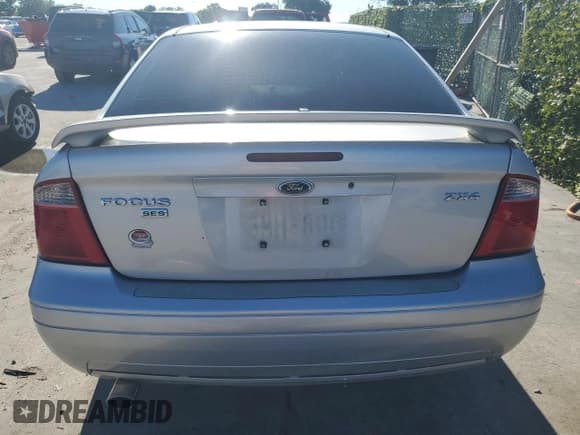 ✅ 2006 Ford Focus S • VIN: 1FAFP34N26W139281 • Lot: 53235785. Wystawiony na Copart z przebiegiem 120 860 mil. Bezpłatny archiwum sprzedaży aukcyjnych z USA i szczegółowy raport historii pojazdu na DreamBid. Zdjęcie 6.