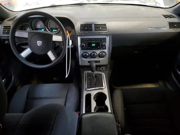 ✅ 2010 Dodge Challenger SE • VIN: 2B3CJ4DV2AH163478 • Lot: 38057634. Wystawiony na Copart z przebiegiem 235 889 mil. Bezpłatny archiwum sprzedaży aukcyjnych z USA i szczegółowy raport historii pojazdu na DreamBid. Zdjęcie 8.