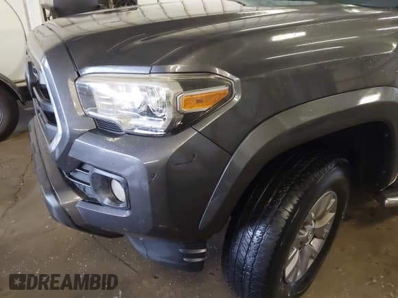 ✅ 2018 Toyota Tacoma SR5 • VIN: 3TMAZ5CNXJM074748 • Lot: 43714836. Listed on IAAI with 156,426 mi. Free auction sales archive from the USA and detailed vehicle history report at DreamBid. Image 6.