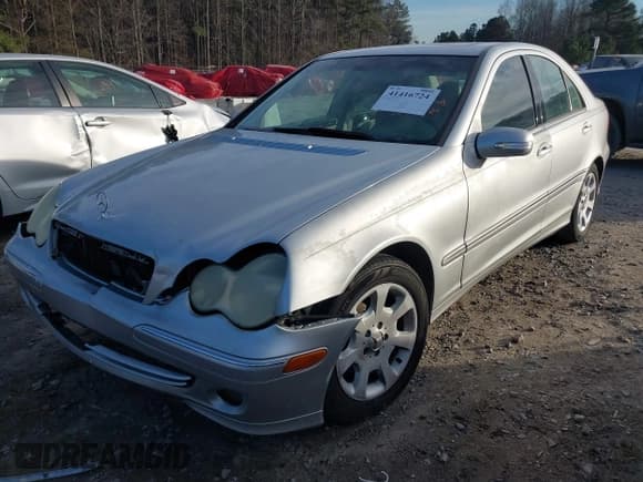 ✅ 2005 Mercedes-Benz C 320 • VIN: WDBRF64JX5F565631 • Лот: 41416724. Опубликован ранее на IAAI с пробегом 154 981 миль. Бесплатный доступ к архиву аукционных продаж из США и подробный отчёт об истории автомобиля на DreamBid. Изображение 18.