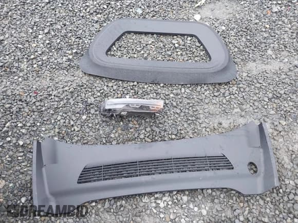 ✅ 2025 Tesla Model Y Long Range • VIN: 7SAYGDED5SF258801 • Лот: 43623000. Опубликован ранее на IAAI с пробегом 7 124 миль. Бесплатный доступ к архиву аукционных продаж из США и подробный отчёт об истории автомобиля на DreamBid. Изображение 12.