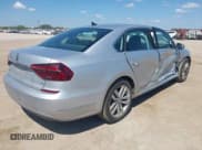 ✅ 2017 Volkswagen Passat SE • VIN: 1VWGT7A38HC045816 • Lot: 42964881. Wystawiony na IAAI z przebiegiem 72 465 mil. Bezpłatny archiwum sprzedaży aukcyjnych z USA i szczegółowy raport historii pojazdu na DreamBid. Zdjęcie 4.