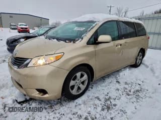 ✅ 2012 Toyota Sienna LE • VIN: 5TDKK3DC4CS186216 • Lot: 96060625. Wystawiony na Copart z przebiegiem 211 342 mil. Bezpłatny archiwum sprzedaży aukcyjnych z USA i szczegółowy raport historii pojazdu na DreamBid. Zdjęcie 1.