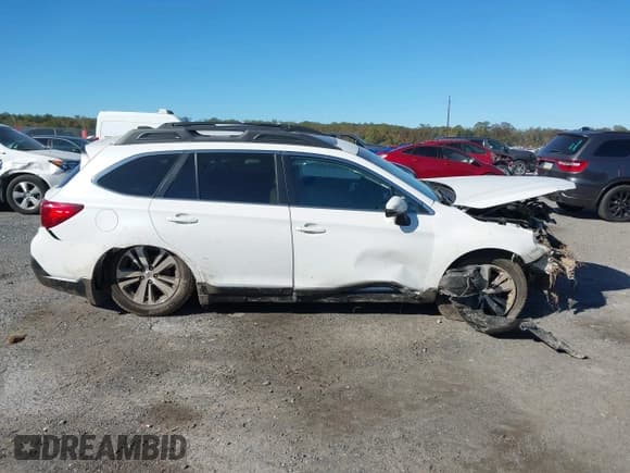 ✅ 2019 Subaru Outback Limited • VIN: 4S4BSANC3K3330871 • Lot: 43432389. Wystawiony na IAAI z przebiegiem 102 123 mil. Bezpłatny archiwum sprzedaży aukcyjnych z USA i szczegółowy raport historii pojazdu na DreamBid. Zdjęcie 13.