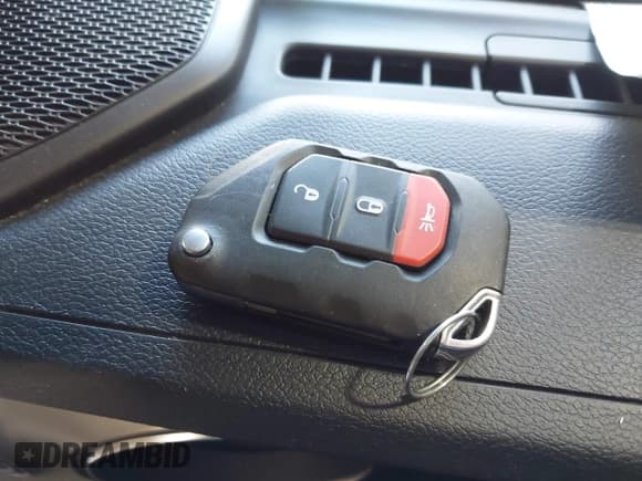 ✅ 2020 Jeep Wrangler Sport S • VIN: 1C4GJXAN6LW157127 • Lot: 43132606. Listed on IAAI with 14,778 mi. Free auction sales archive from the USA and detailed vehicle history report at DreamBid. Image 11.