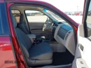 ✅ 2012 Ford Escape XLS • VIN: 1FMCU0C75CKB03350 • Lot: 43686502. Wystawiony na IAAI z przebiegiem 241 706 mil. Bezpłatny archiwum sprzedaży aukcyjnych z USA i szczegółowy raport historii pojazdu na DreamBid. Zdjęcie 5.