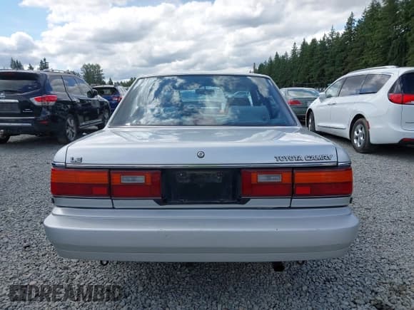 ✅ 1988 Toyota Camry LE • VIN: JT2SV22E9J3261621 • Lot: 42543098. Wystawiony na IAAI z przebiegiem 154 582 mil. Bezpłatny archiwum sprzedaży aukcyjnych z USA i szczegółowy raport historii pojazdu na DreamBid. Zdjęcie 16.