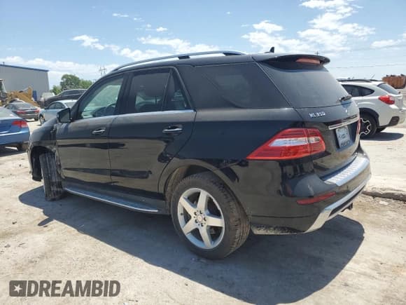 ✅ 2014 Mercedes-Benz M 350 • VIN: 4JGDA5HB4EA374318 • Lot: 57130685. Wystawiony na Copart z przebiegiem 111 111 mil. Bezpłatny archiwum sprzedaży aukcyjnych z USA i szczegółowy raport historii pojazdu na DreamBid. Zdjęcie 2.