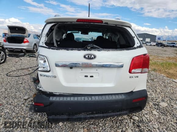 ✅ 2012 Kia Sorento EX • VIN: 5XYKUDA29CG271447 • Lot: 84454885. Listed on Copart with 138,718 mi. Free auction sales archive from the USA and detailed vehicle history report at DreamBid. Image 6.