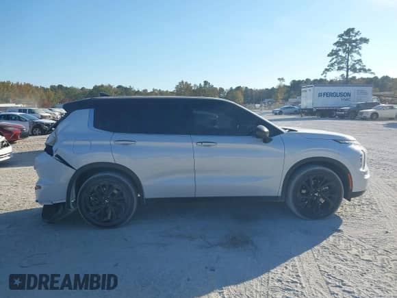 2023 Mitsubishi Outlander SEL с VIN JA4J3VA89PZ010457, выставлен на аукционе IAAI как лот 40699749 с пробегом 10 429 миль миль и . История ставок и продаж доступна на DreamBid. Изображение 13.
