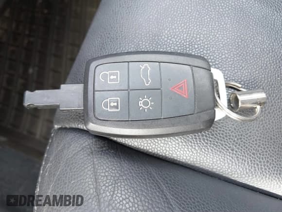 ✅ 2011 Volvo V50 • VIN: YV1672MW9B2603143 • Lot: 41673995. Listed on IAAI with 139,845 mi. Free auction sales archive from the USA and detailed vehicle history report at DreamBid. Image 11.