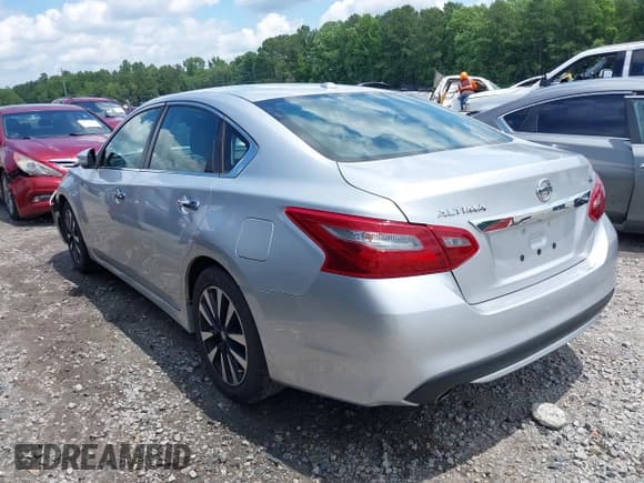 ✅ 2018 Nissan Altima SL • VIN: 1N4AL3AP0JC216445 • Lot: 42529475. Wystawiony na IAAI z przebiegiem 179 576 mil. Bezpłatny archiwum sprzedaży aukcyjnych z USA i szczegółowy raport historii pojazdu na DreamBid. Zdjęcie 3.