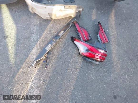 ✅ 2022 Chevrolet Traverse LT Cloth • VIN: 1GNERGKW4NJ176791 • Lot: 43476296. Wystawiony na IAAI z przebiegiem 110 620 mil. Bezpłatny archiwum sprzedaży aukcyjnych z USA i szczegółowy raport historii pojazdu na DreamBid. Zdjęcie 12.