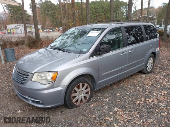 ✅ 2014 Chrysler Town & Country Touring • VIN: 2C4RC1BG5ER449685 • Lot: 43729280. Wystawiony na IAAI z przebiegiem Nie podano. Bezpłatny archiwum sprzedaży aukcyjnych z USA i szczegółowy raport historii pojazdu na DreamBid. Zdjęcie 2.