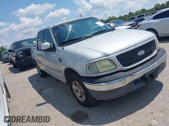 ✅ 2003 Ford F-150 XLT • VIN: 1FTRW07L03KD85428 • Lot: 43045568. Wystawiony na IAAI z przebiegiem 280 488 mil. Bezpłatny archiwum sprzedaży aukcyjnych z USA i szczegółowy raport historii pojazdu na DreamBid. Zdjęcie 1.