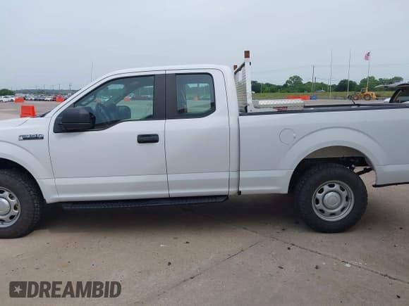 ✅ 2017 Ford F-150 XL • VIN: 1FTFX1EF9HKC49485 • Lot: 42229882. Listed on IAAI with 121,788 mi. Free auction sales archive from the USA and detailed vehicle history report at DreamBid. Image 14.