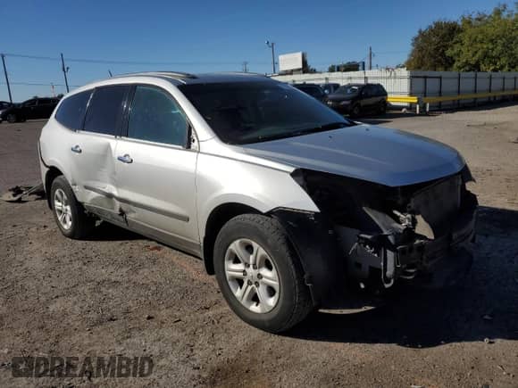2017 Chevrolet Traverse LS with VIN 1GNKRFED7HJ145823, listed as a Copart auction lot 82596235 with 163,057 mi miles and Salvage title. Bid and sale history available at DreamBid. Image 4.