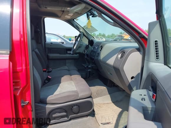 ✅ 2004 Ford F-150 XLT • VIN: 1FTRW14W04KD23937 • Lot: 42428811. Wystawiony na IAAI z przebiegiem 151 612 mil. Bezpłatny archiwum sprzedaży aukcyjnych z USA i szczegółowy raport historii pojazdu na DreamBid. Zdjęcie 5.