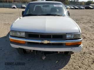 2001 Chevrolet S-10 LS с VIN 1GCCS195218201848, выставлен на аукционе Copart как лот 77393634 с пробегом 113 865 миль миль и Списание • Salvage title. История ставок и продаж доступна на DreamBid. Изображение 5.