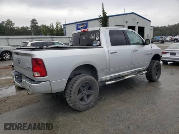 2010 Dodge 1500 Laramie z VIN 1D7RV1CT2AS262800, wystawiony jako Copart lot #81690014 z przebiegiem 111 002 mil mil oraz Szkoda całkowita • Salvage title. Historia ofert i sprzedaży dostępna na DreamBid. Obrazek 3.