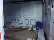 ✅ 2016 Ford Transit Cargo • VIN: 1FTYE1CM6GKA15349 • Lot: 41845265. Wystawiony na Copart z przebiegiem 119 991 mil. Bezpłatny archiwum sprzedaży aukcyjnych z USA i szczegółowy raport historii pojazdu na DreamBid. Zdjęcie 11.